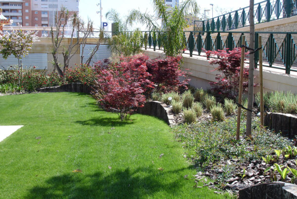 Diseño paisajístico zona comercial Torregolf