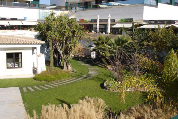Paisajismo zona comercial torregolf